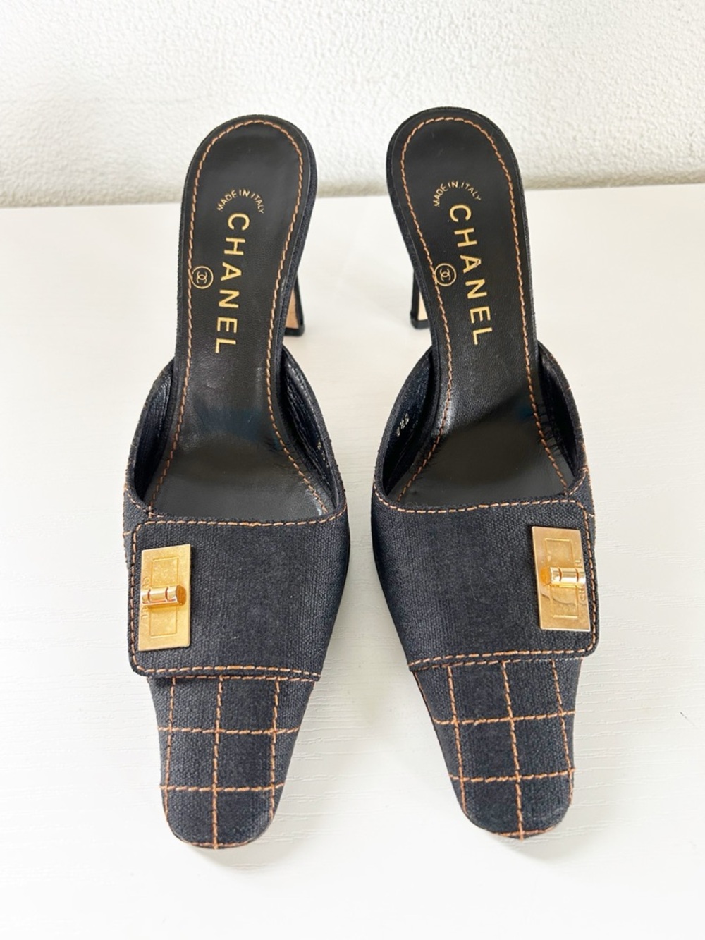 Chanel Vintage Dark Denim Turnlock Quilted Mule Heels Size EU 38.5 - Picture 5 of 13